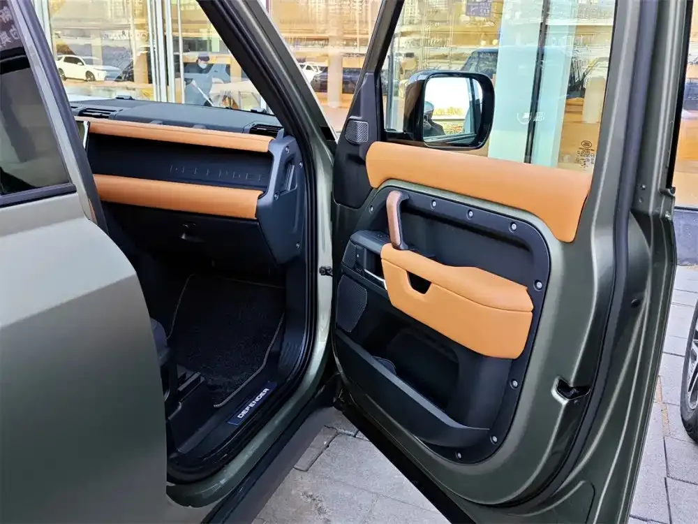 Land Rover Defender — фото 2