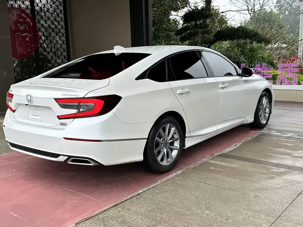 Honda Accord — фото 9