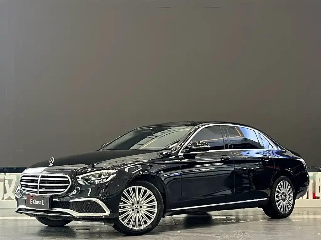 Mercedes-Benz E-Class — фото 1
