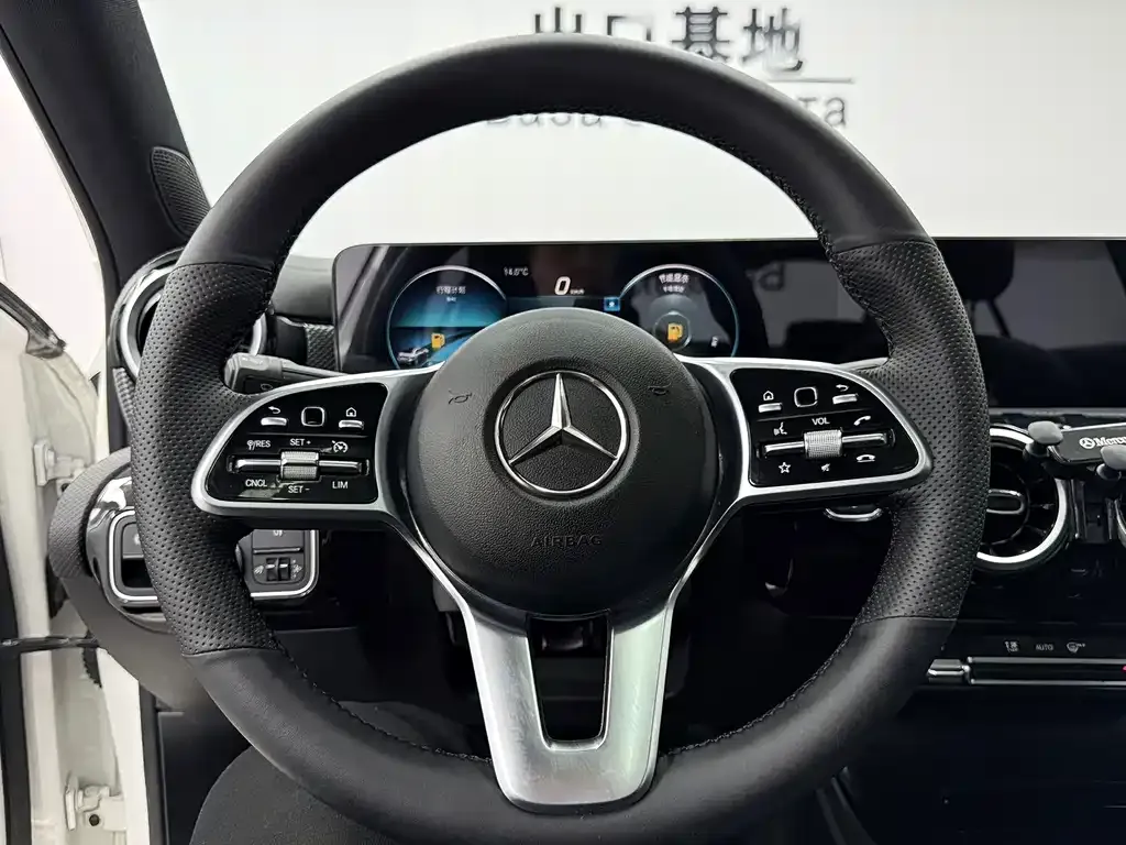 Mercedes-Benz A-Class — фото 8