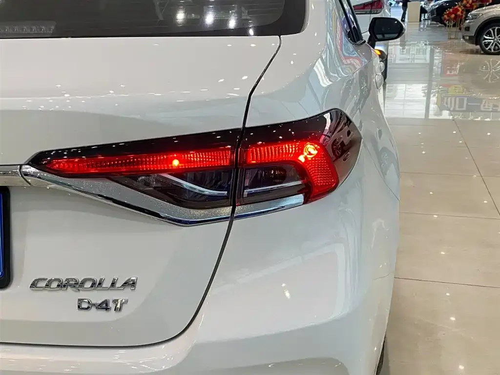 Toyota Corolla — фото 8