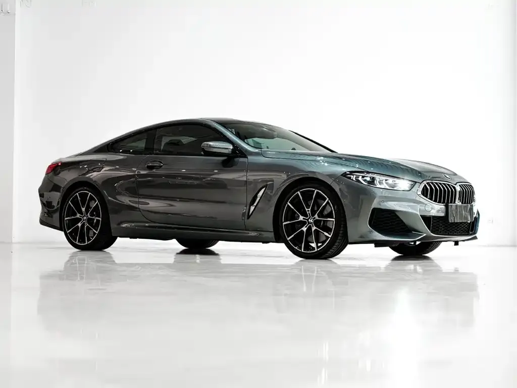 BMW 8 Series — фото 2
