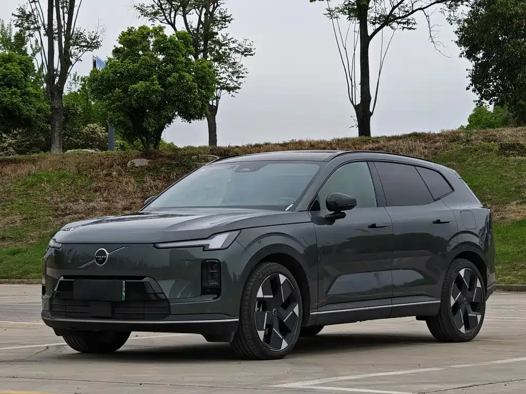 Volvo XC70 Plug-in Hybrid — фото 1
