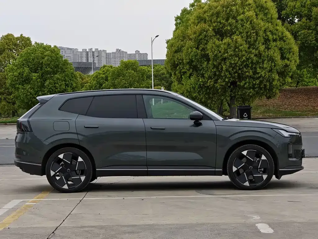 Volvo XC70 Plug-in Hybrid — фото 7