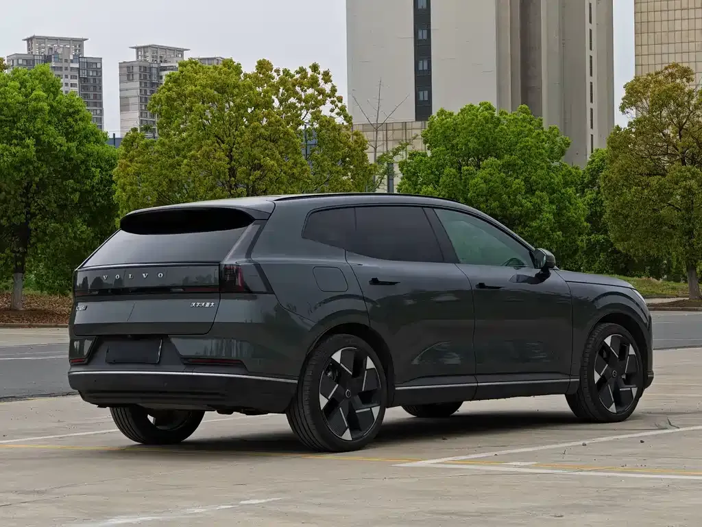 Volvo XC70 Plug-in Hybrid — фото 6