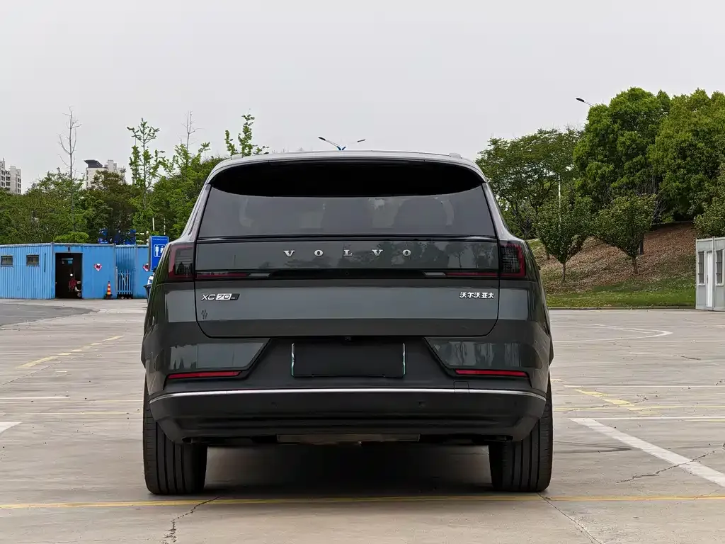 Volvo XC70 Plug-in Hybrid — фото 3