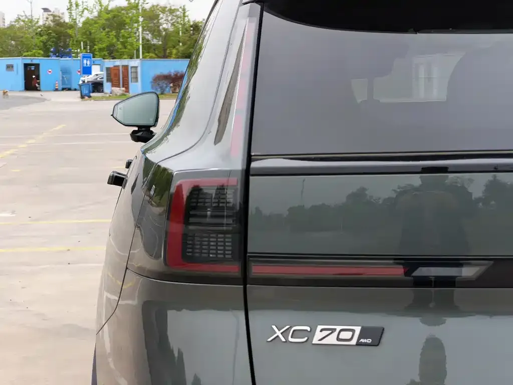 Volvo XC70 Plug-in Hybrid — фото 4