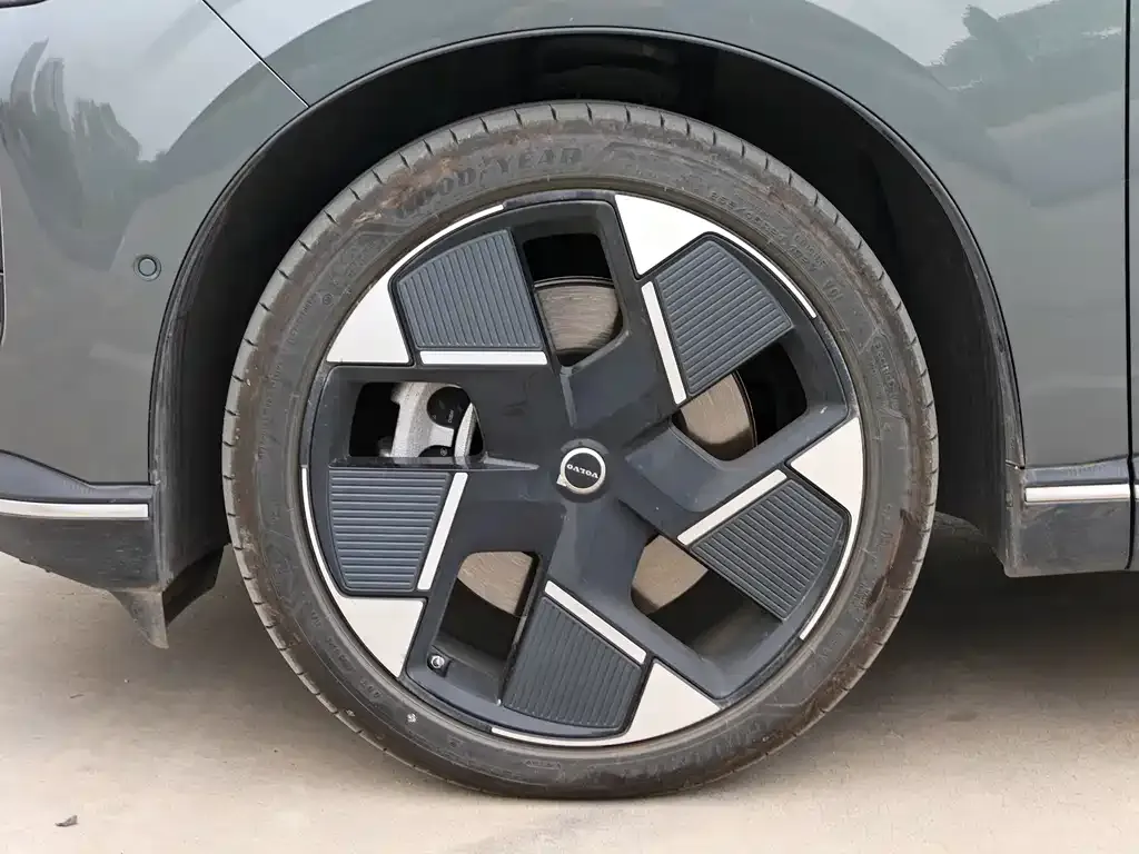 Volvo XC70 Plug-in Hybrid — фото 10
