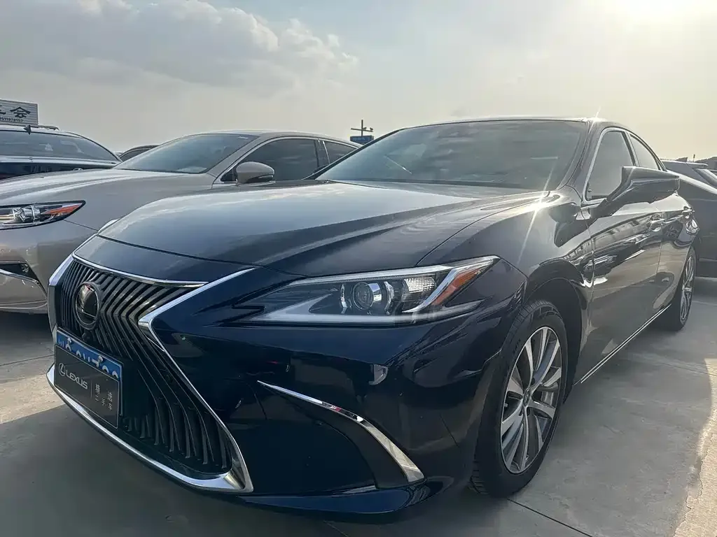 Lexus ES — фото 1