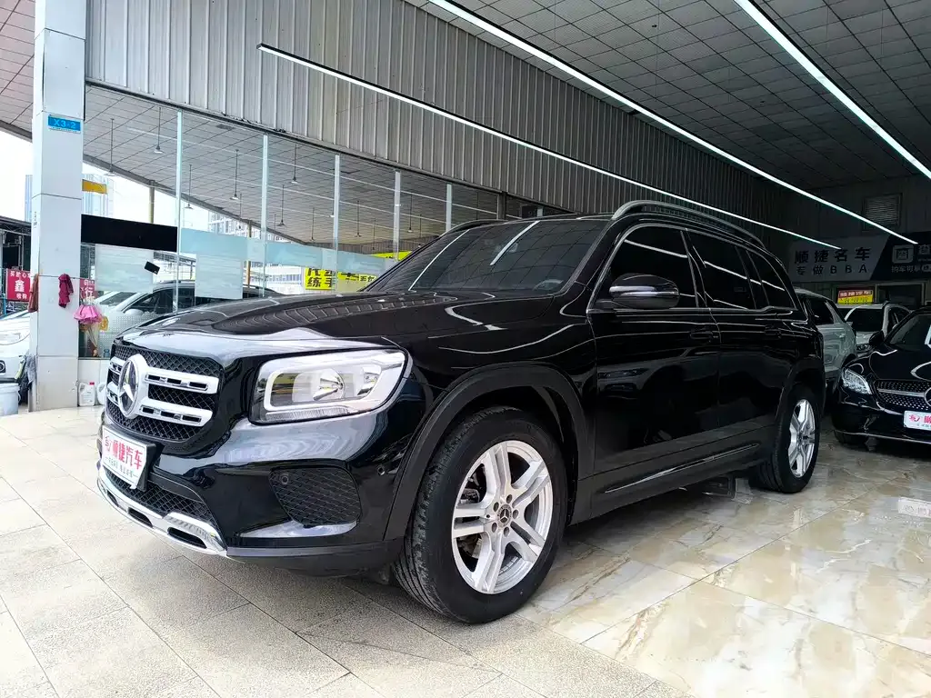 Mercedes-Benz GLB — фото 1