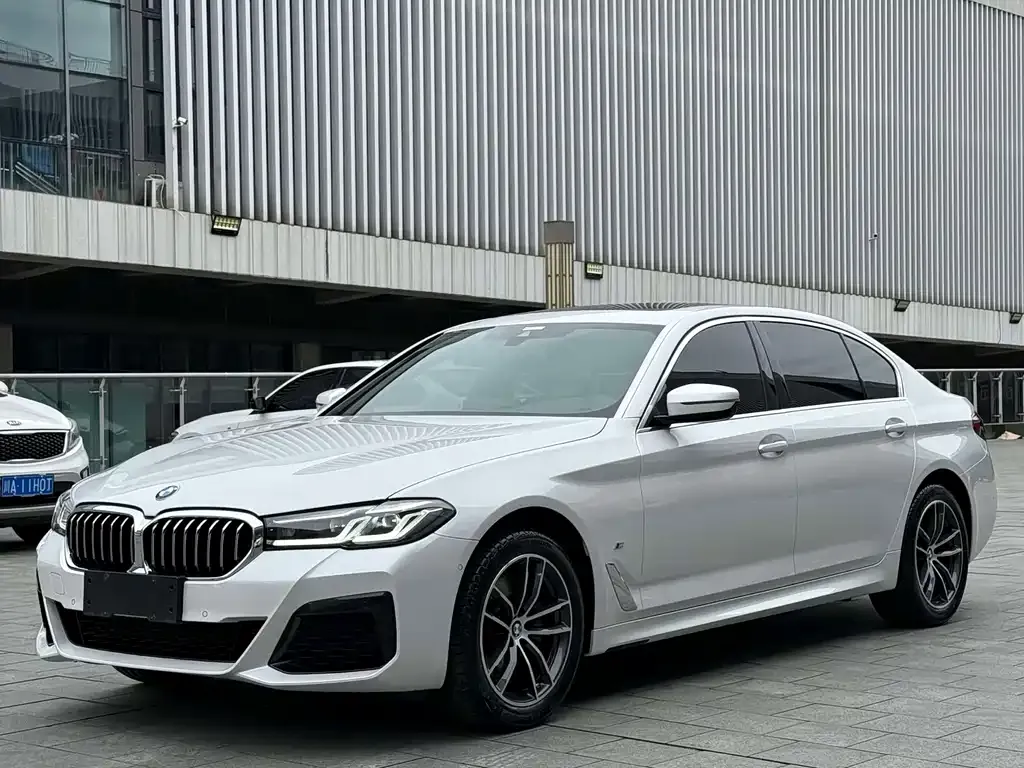 BMW 5 Series — фото 1
