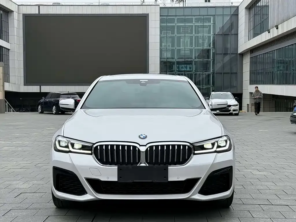 BMW 5 Series — фото 8