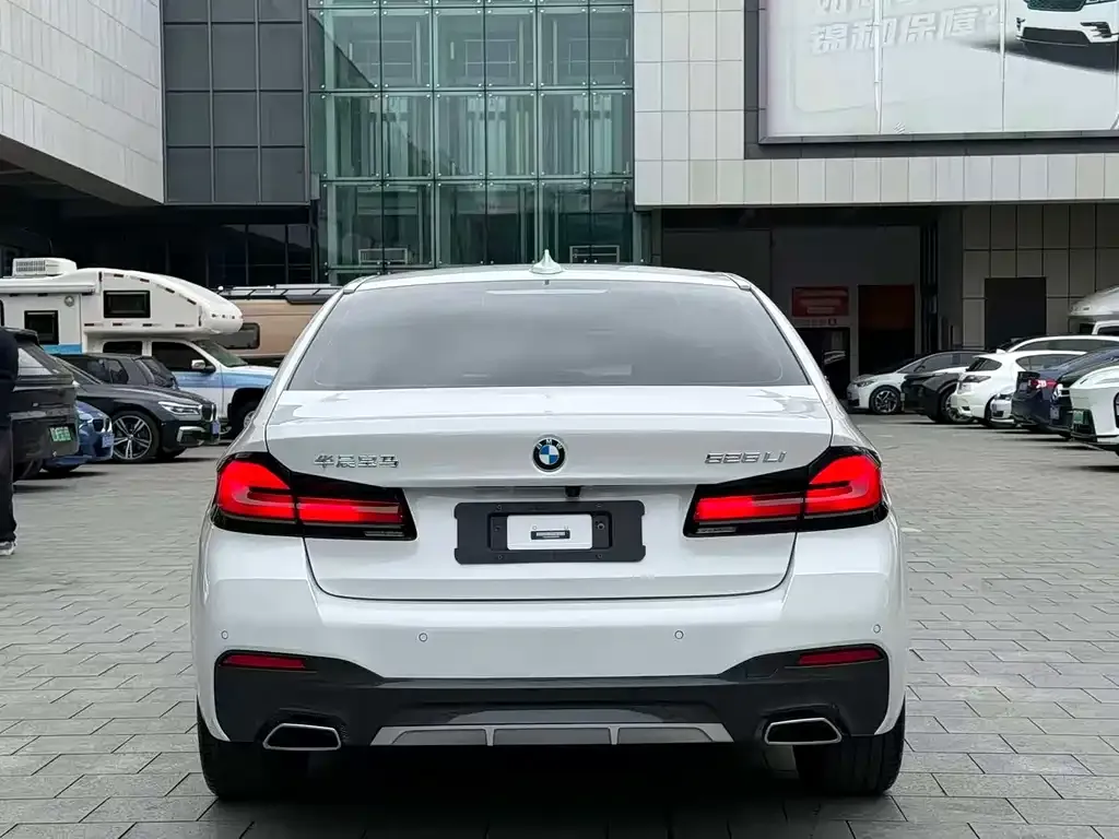 BMW 5 Series — фото 2