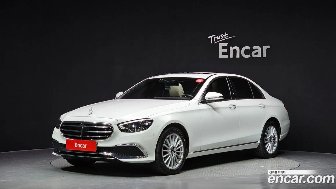 Mercedes-Benz E-Class — фото 1