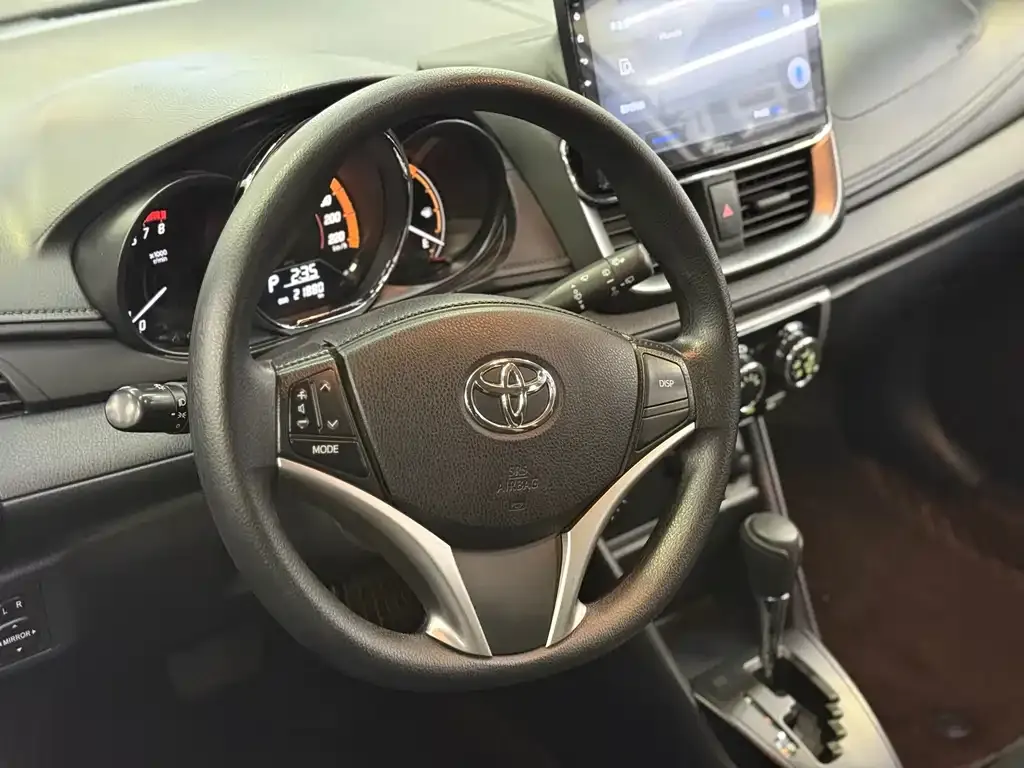 Toyota Yaris L — фото 6