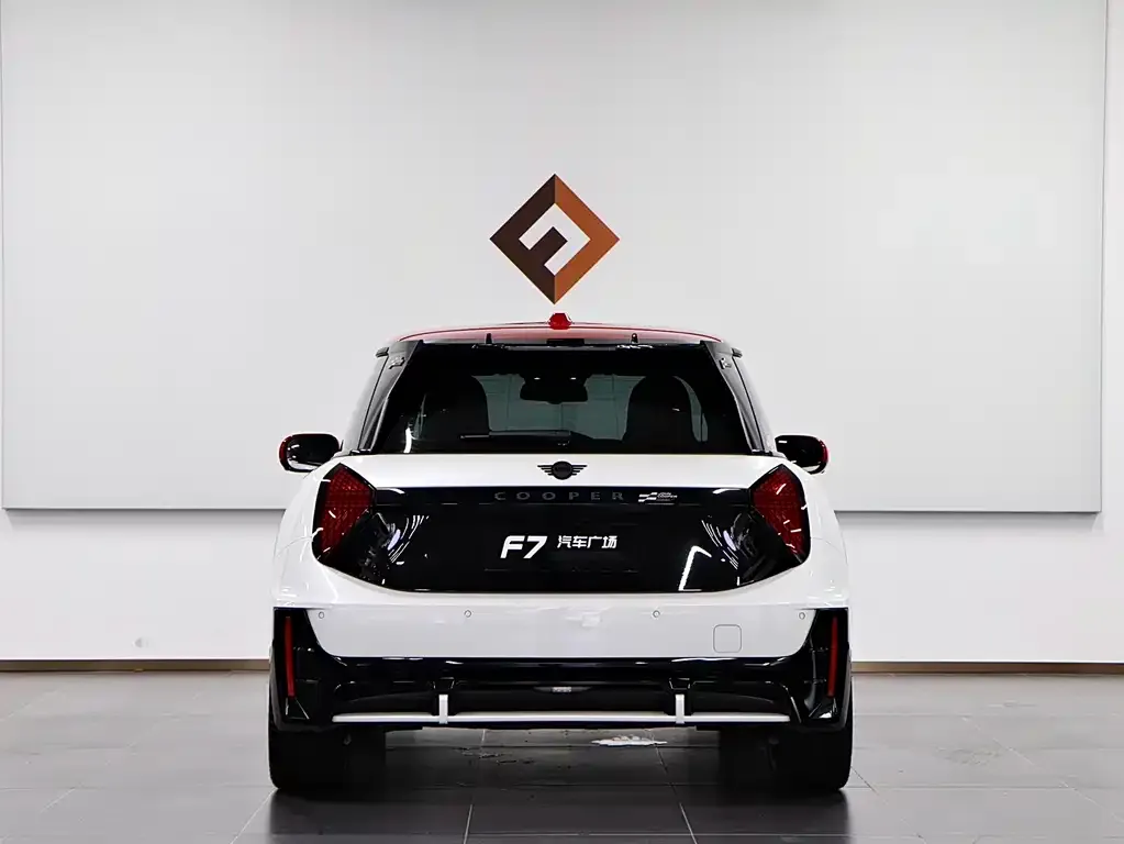 MINI Aceman JCW Electric — фото 3
