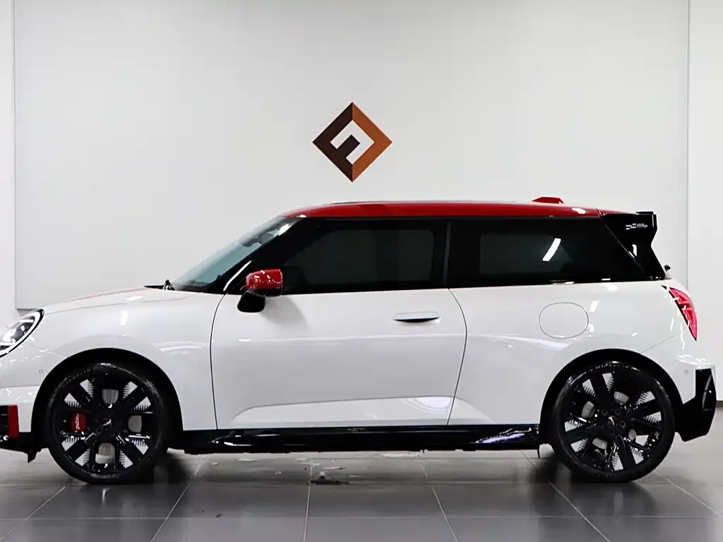 MINI Aceman JCW Electric — фото 7
