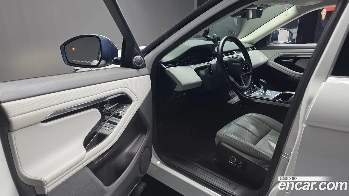 Land Rover Range Rover Evoque — фото 10