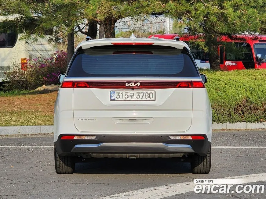 Kia Carnival — фото 4