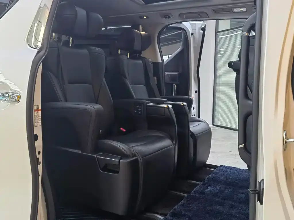 Toyota Vellfire — фото 9