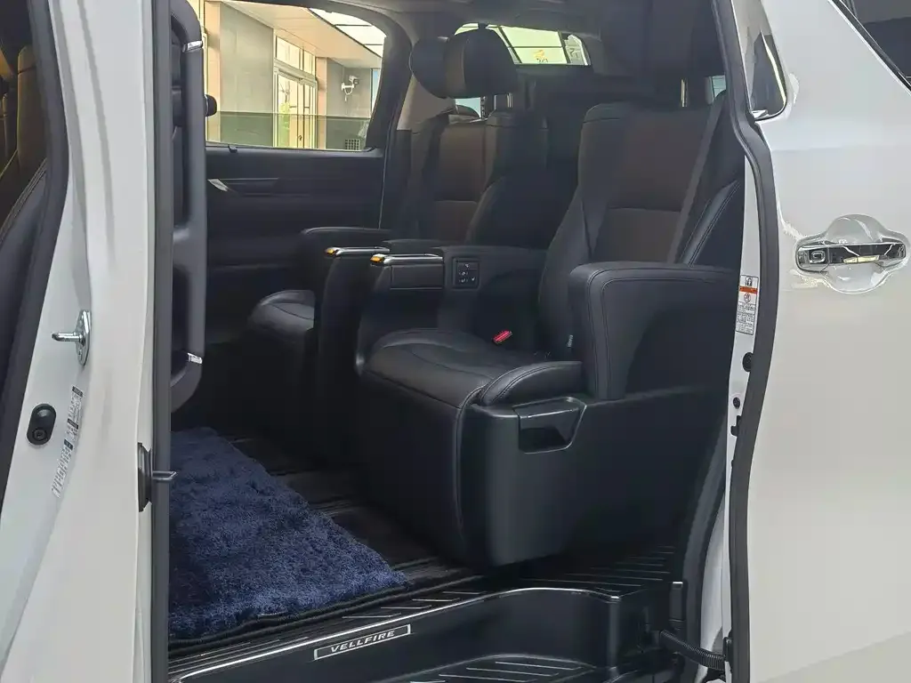 Toyota Vellfire — фото 5