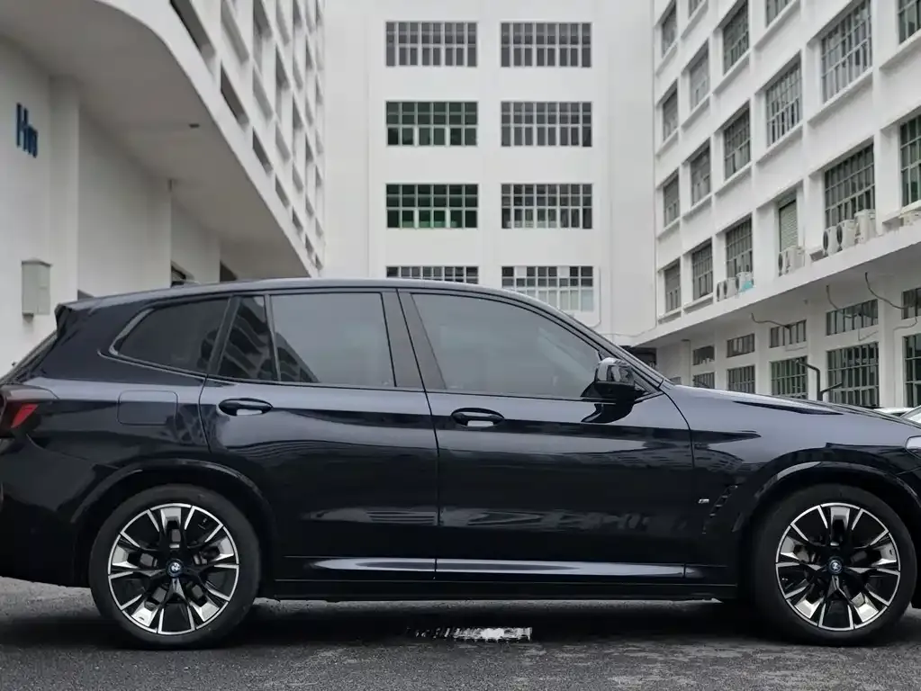 BMW iX3 — фото 10