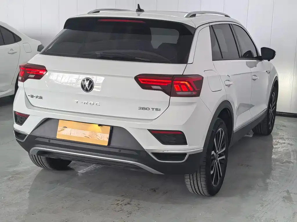 Volkswagen T-Roc — фото 10