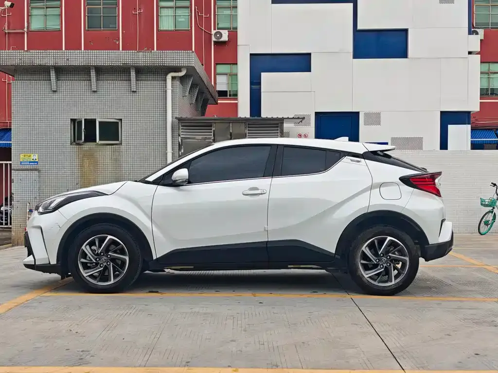 Toyota C-HR — фото 10