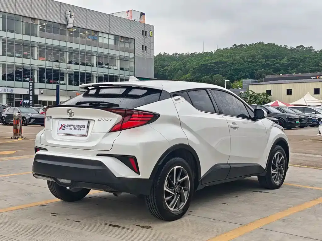 Toyota C-HR — фото 7
