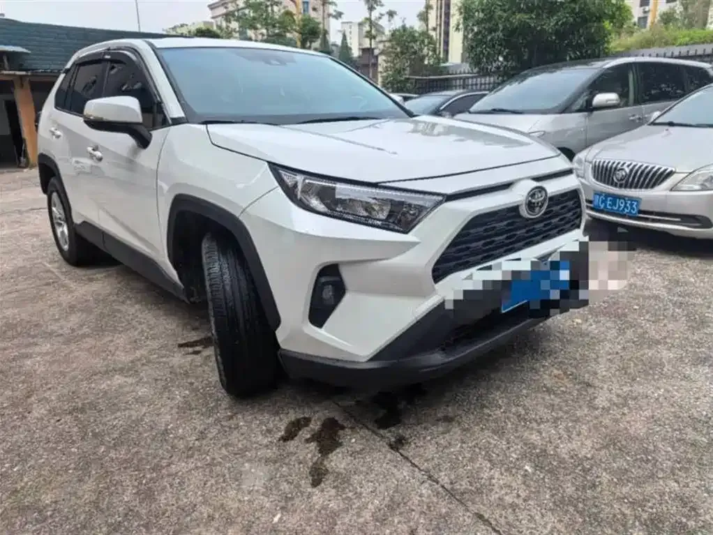 Toyota RAV4 — фото 4