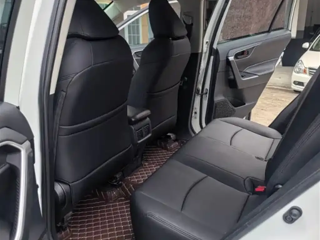 Toyota RAV4 — фото 2