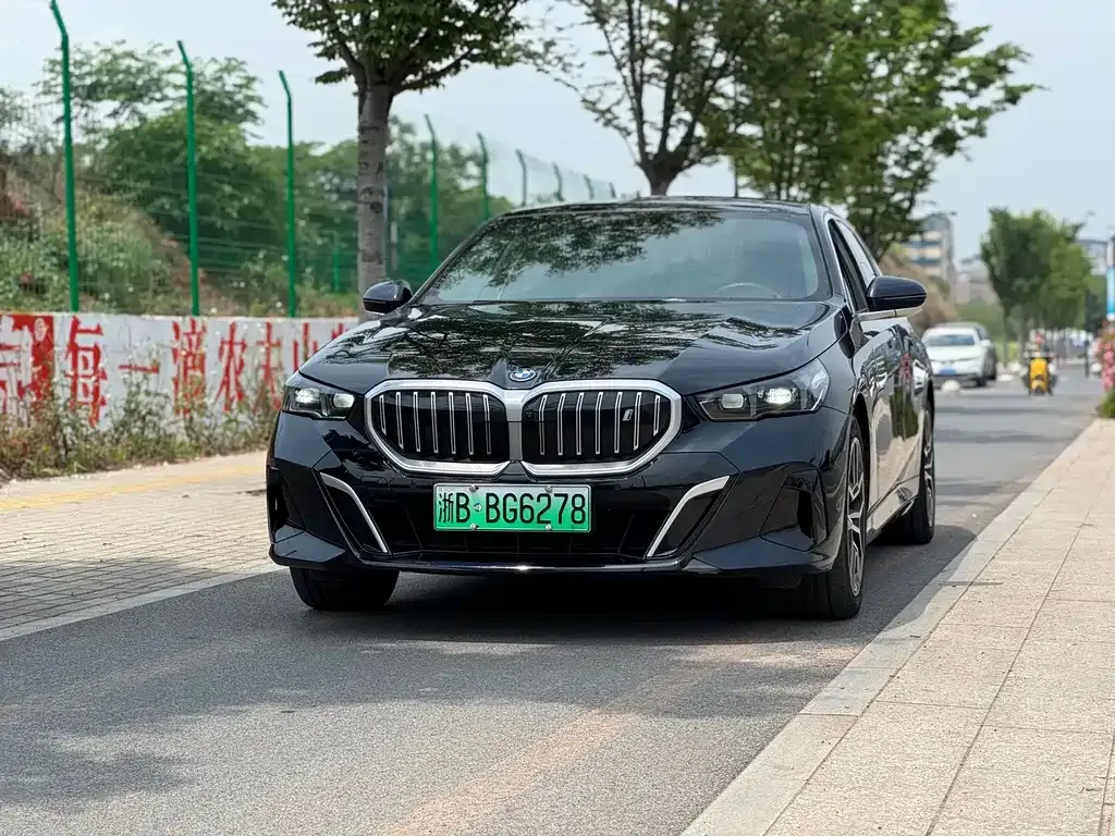 BMW i5 — фото 1