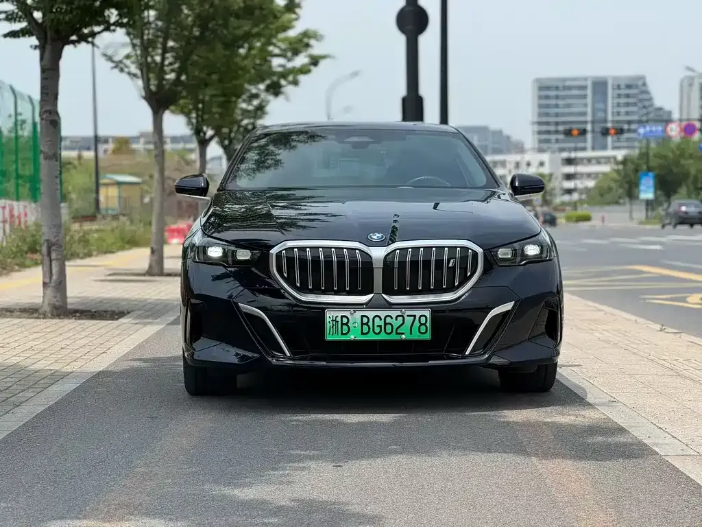 BMW i5 — фото 6
