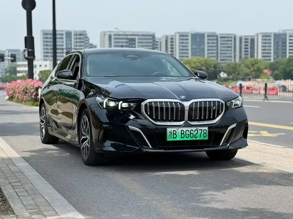 BMW i5 — фото 10
