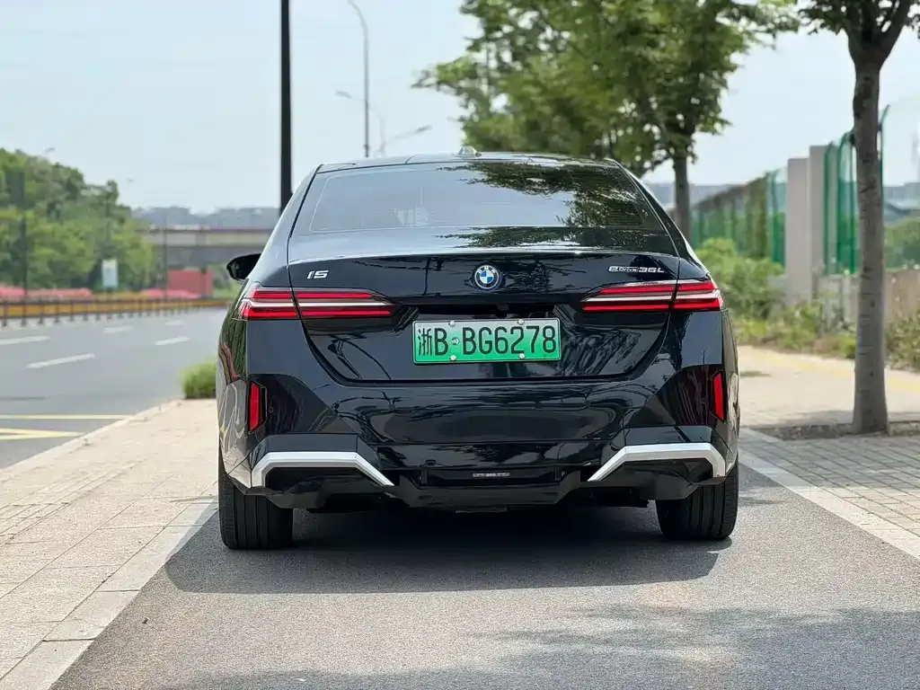 BMW i5 — фото 7