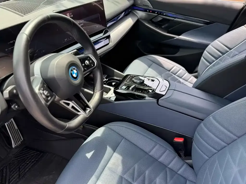BMW i5 — фото 3