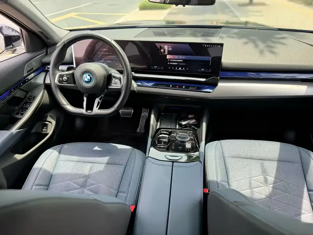 BMW i5 — фото 9