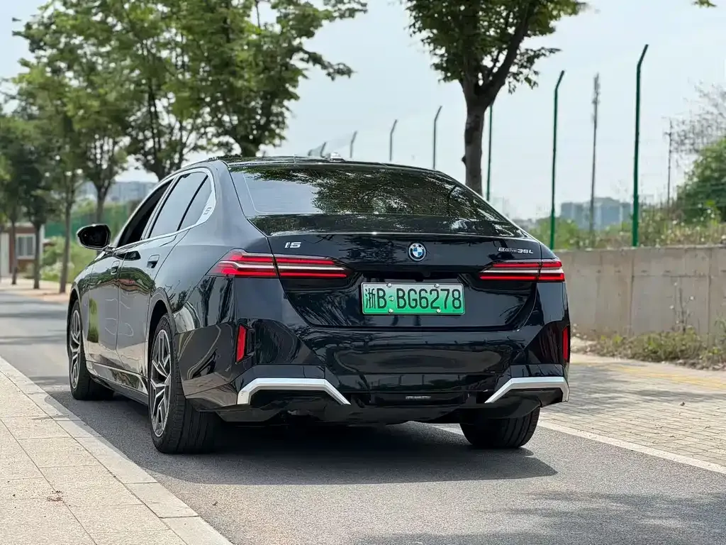 BMW i5 — фото 2
