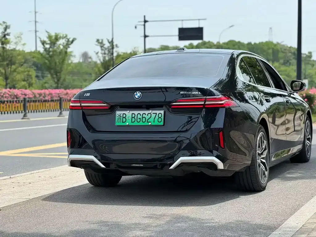 BMW i5 — фото 8