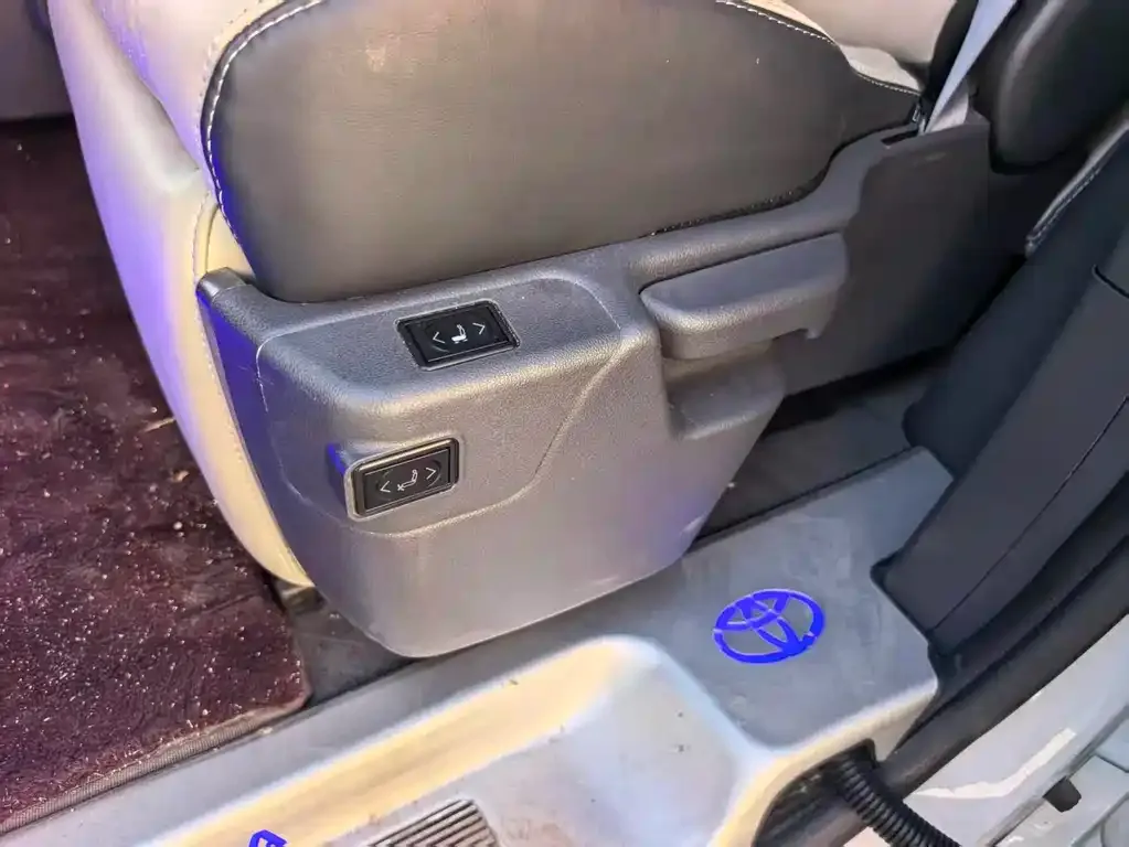 Toyota Sienna — фото 3