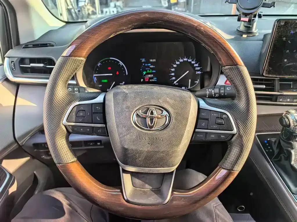 Toyota Sienna — фото 10