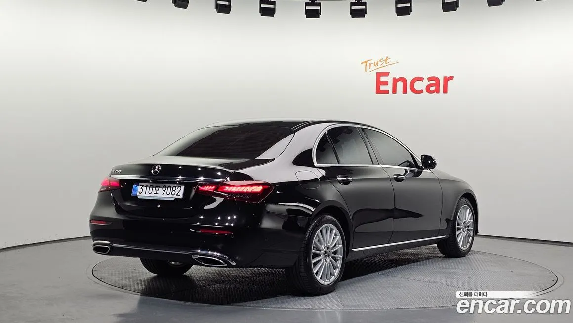 Mercedes-Benz E-Class — фото 10