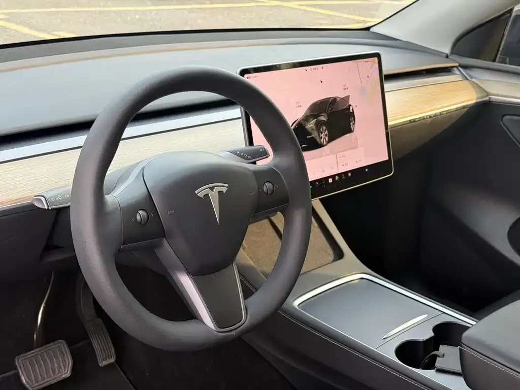 Tesla Model Y — фото 4
