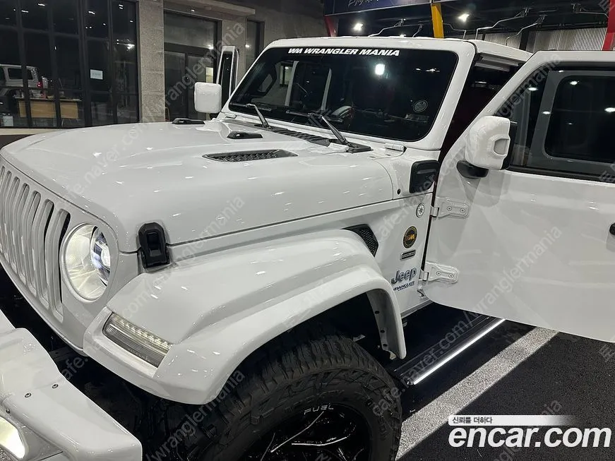 Jeep Wrangler — фото 1
