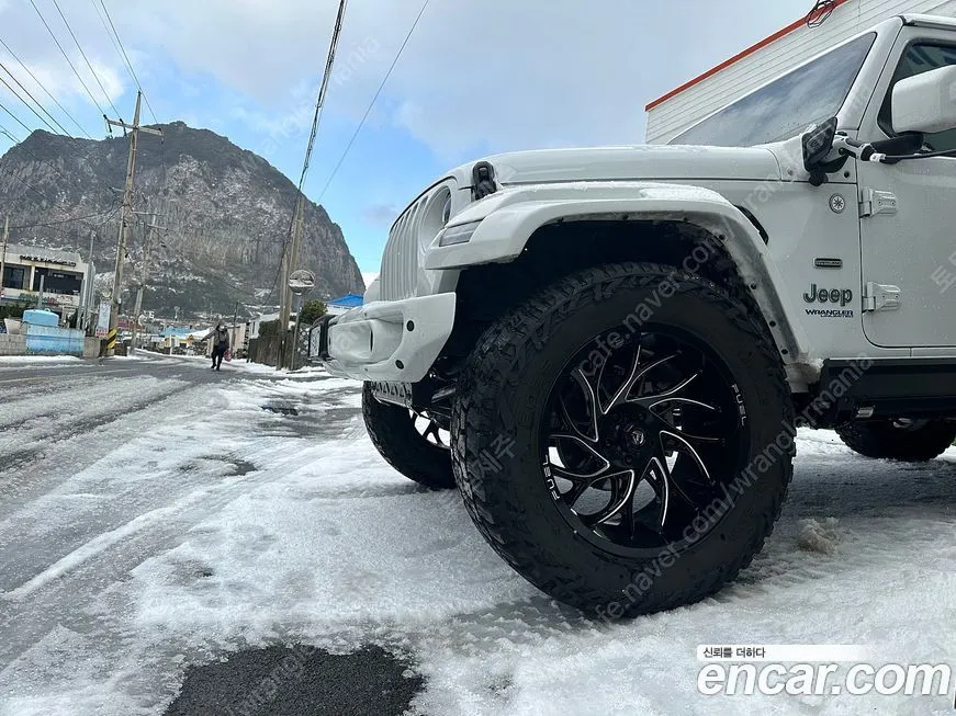 Jeep Wrangler — фото 8