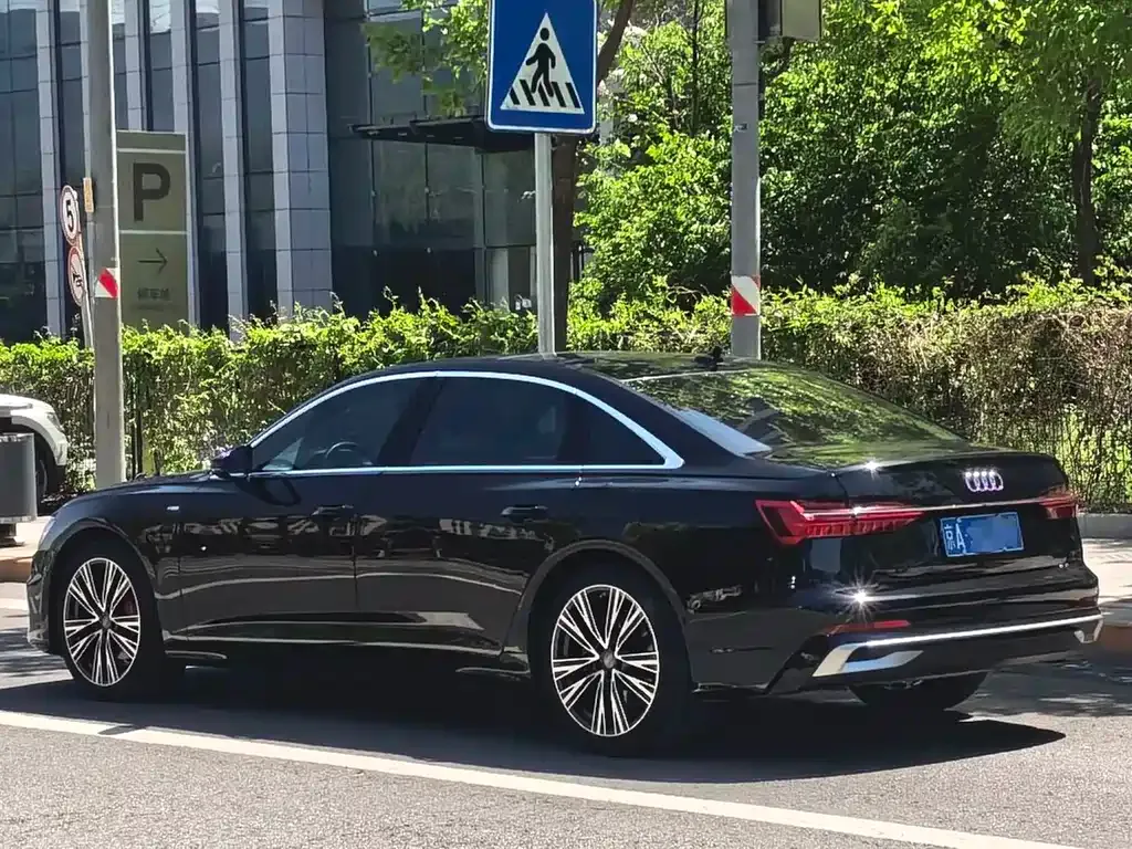 Audi A6L — фото 9