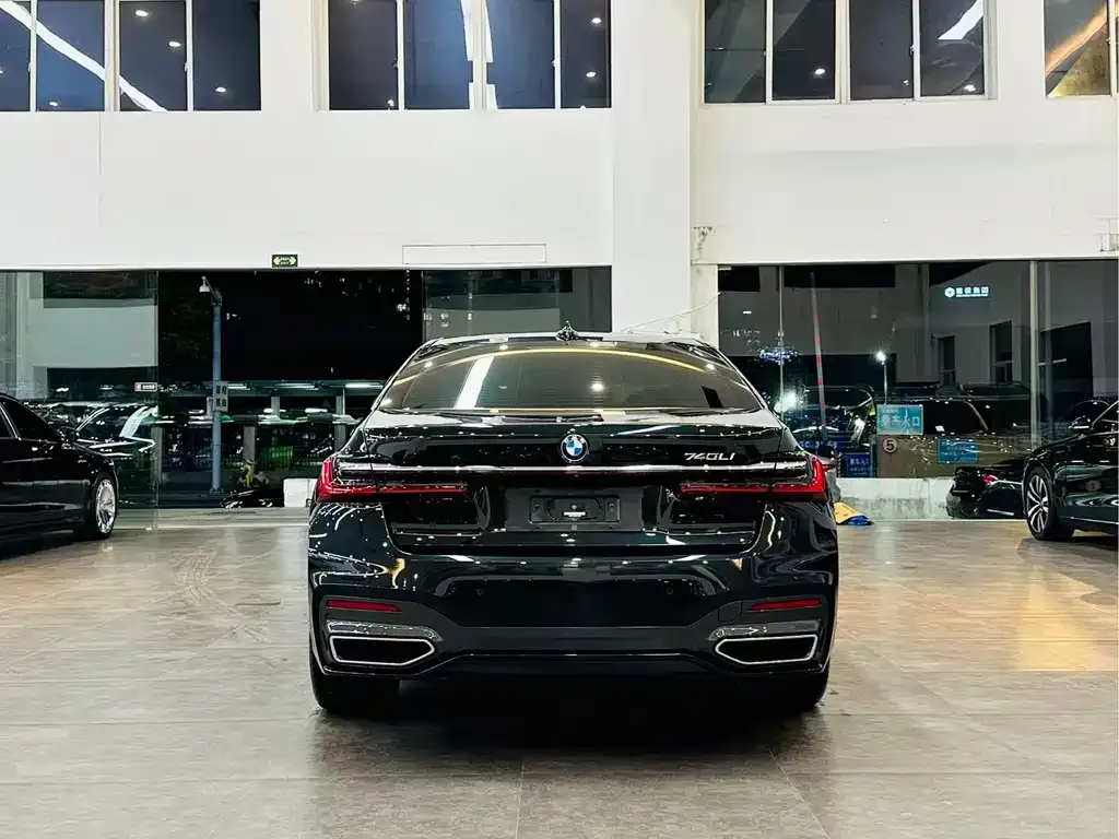 BMW 7 Series — фото 2