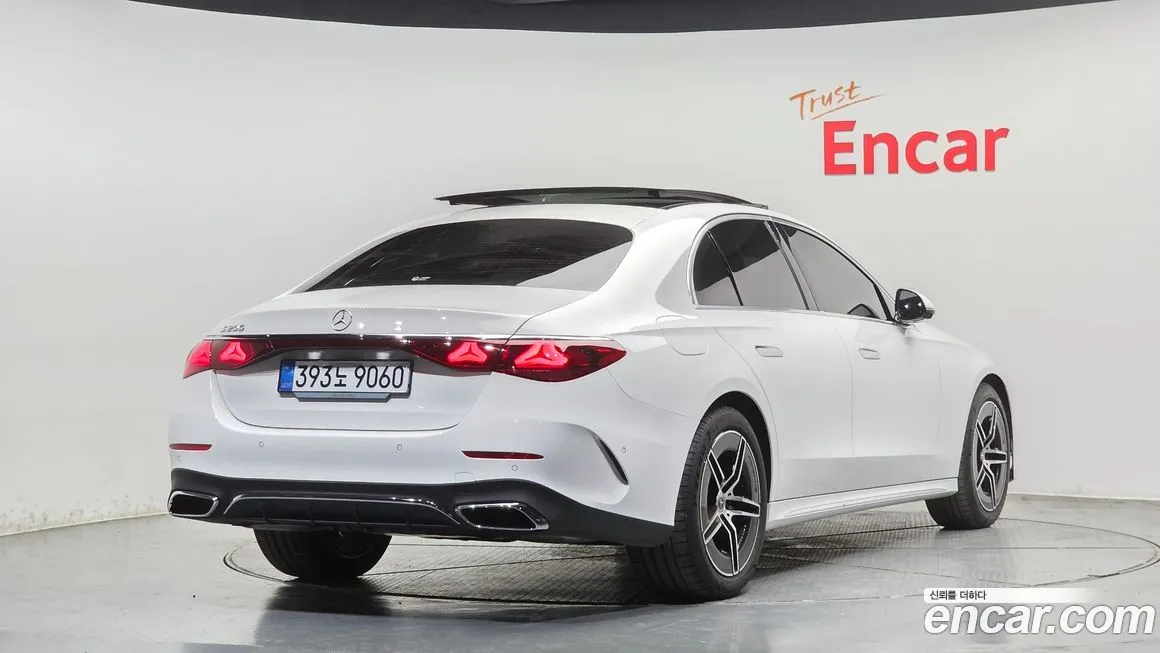 Mercedes-Benz E-Class — фото 10