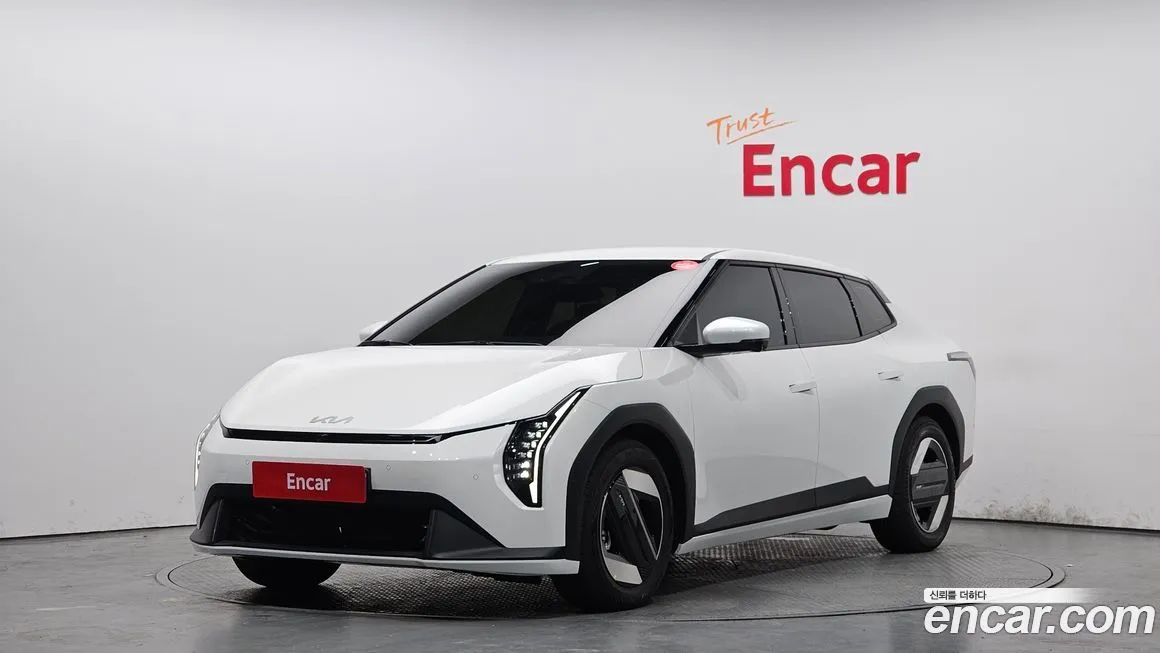 Kia EV4 — фото 1