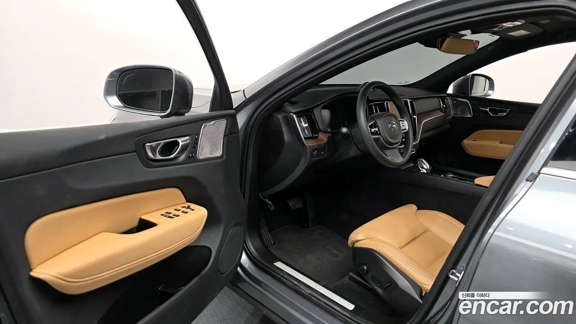 Volvo XC60 — фото 3